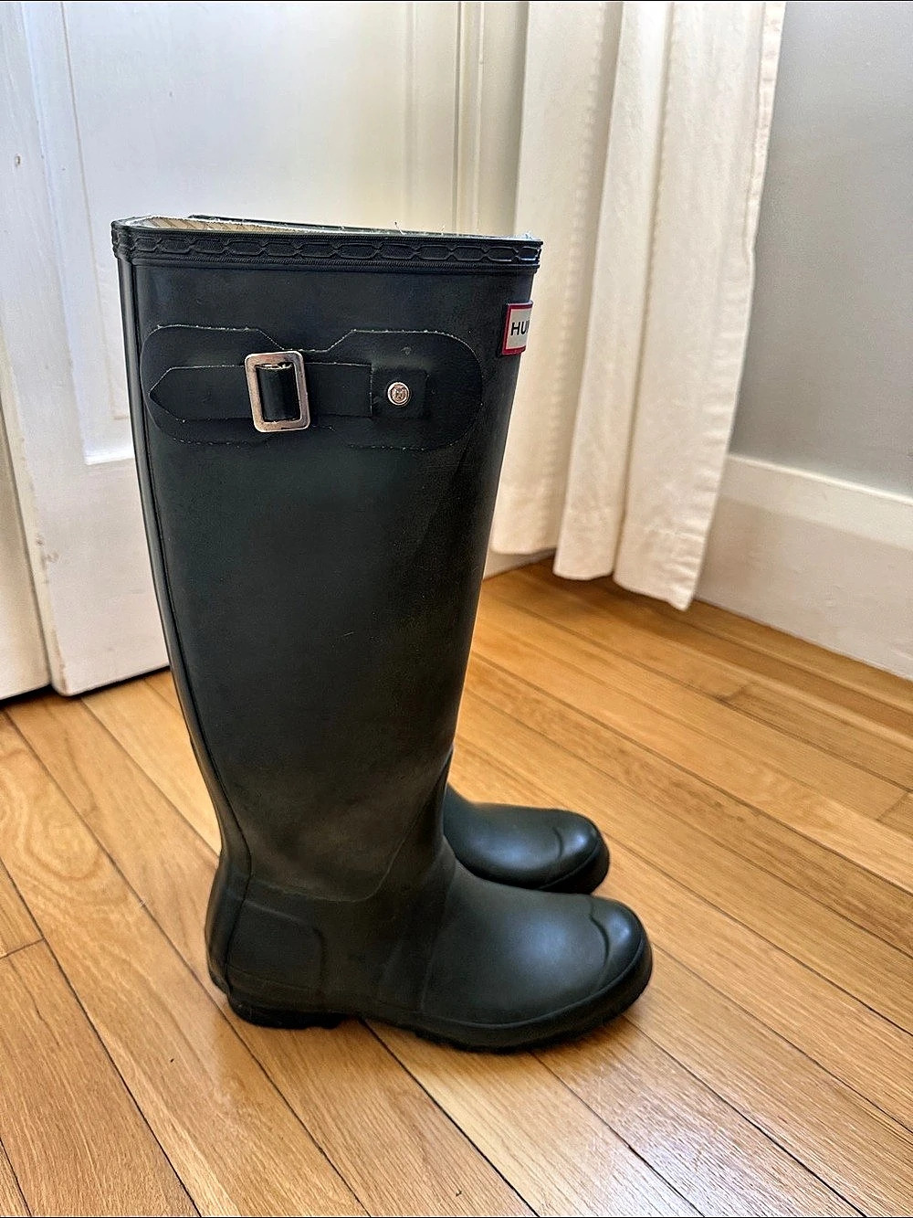 Hunter Original Tall Green Rain Boots with Grey Cable Knit Cuffs - Picture 3 of 5